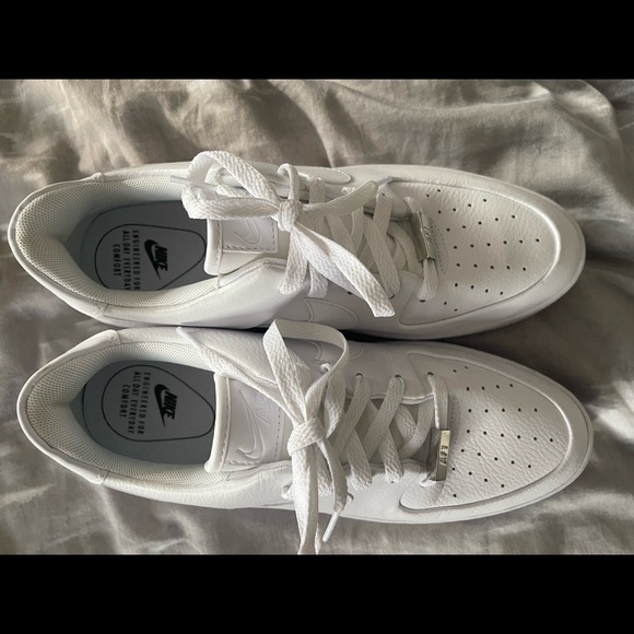 Air Force 1’s Mens All White - Picture 2 of 5
